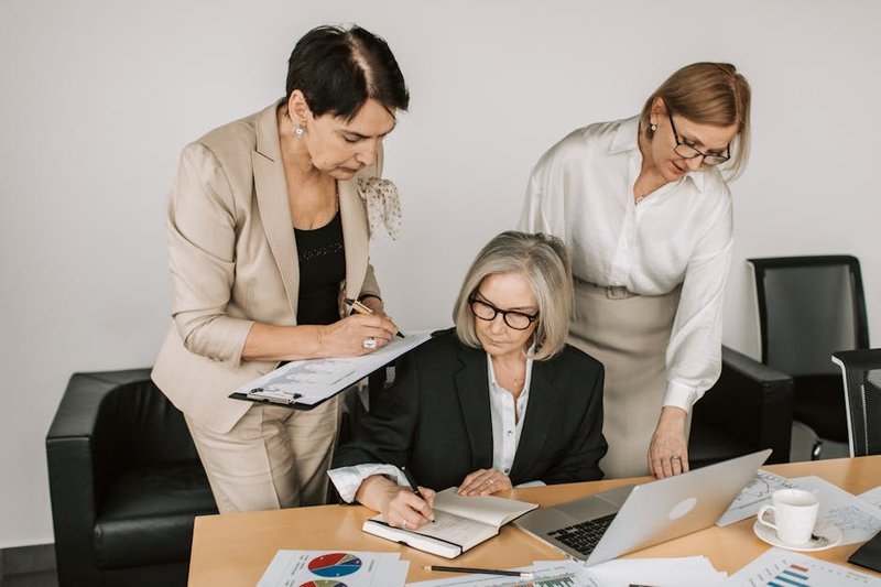 Business professional in Singapore reviewing SEO Platform
