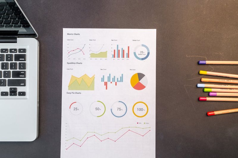 seo analytics dashboard laptop