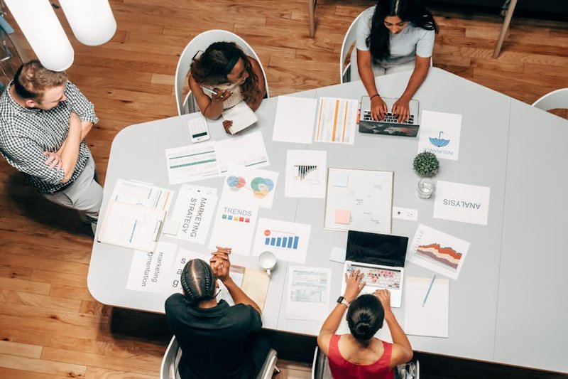perbandingan strategi digital